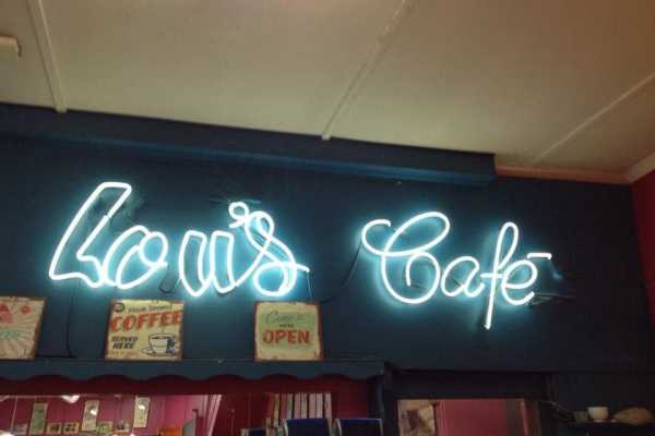 Lou's Cafe Restaurant Logo