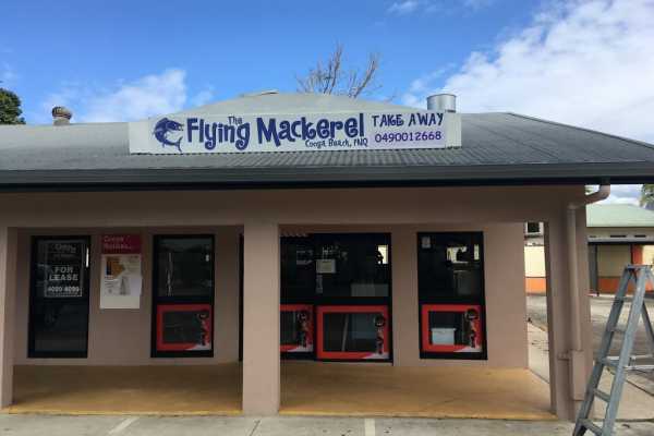 The Flying Mackerel - Cooya Beach Takeaway Logo